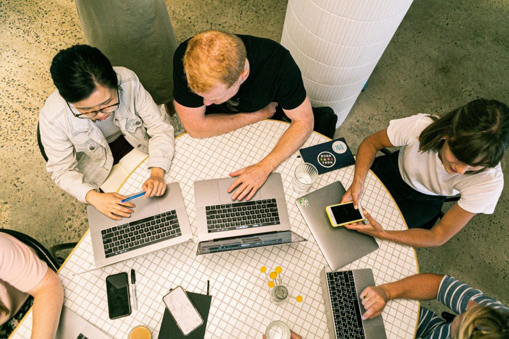 ¿Cuánto cobra una agencia de marketing digital?